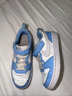 Nike Kids Blue and White Low-Top Sneakers with Hook-and-Loop Strap